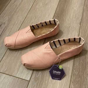 TOMS New w/ tags Women’s Canvas Shoes